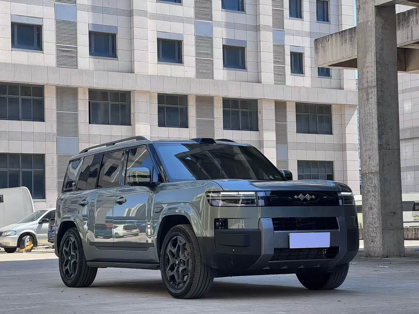2025 Fang Cheng Bao Titanium 7 رمادي فضي, 9,000 km, China export – photo 3