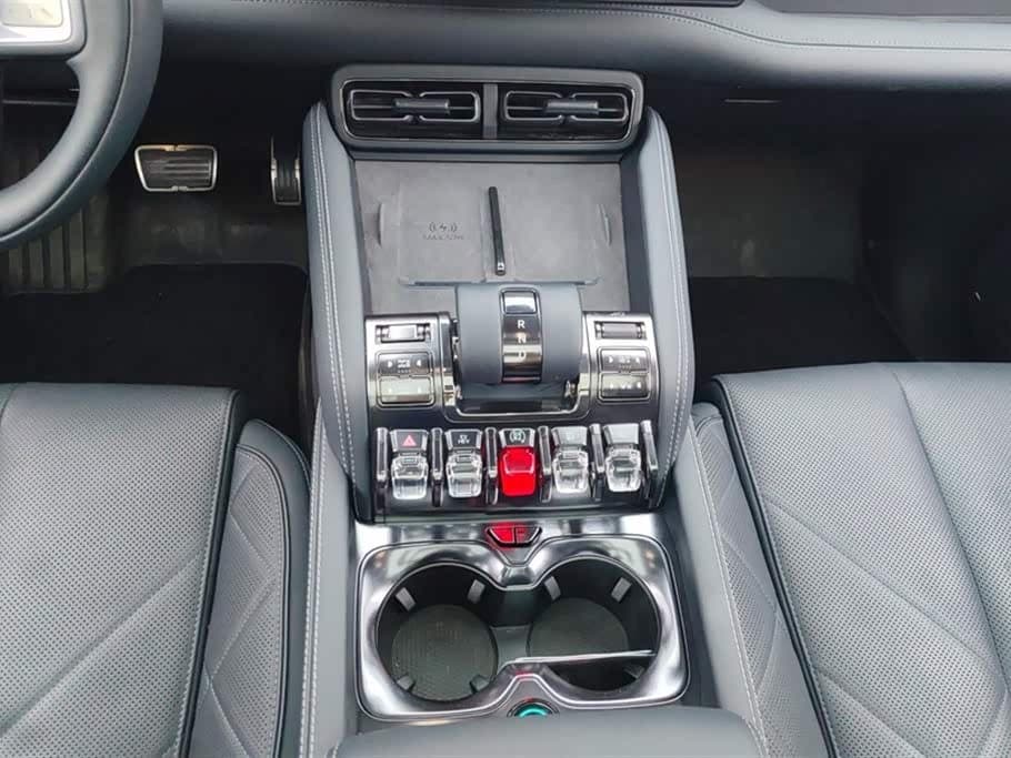 2025 Fang Cheng Bao Leopard 5 رمادي فضي, 32,900 km, China export – photo 16