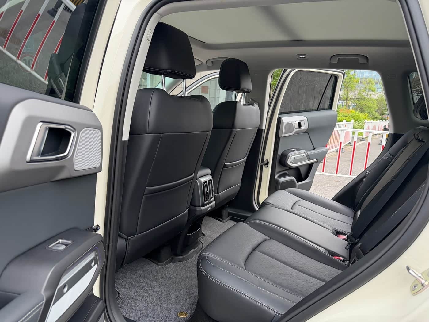 2025 Fang Cheng Bao Titanium 3 White, 8,000 km, China export – photo 10