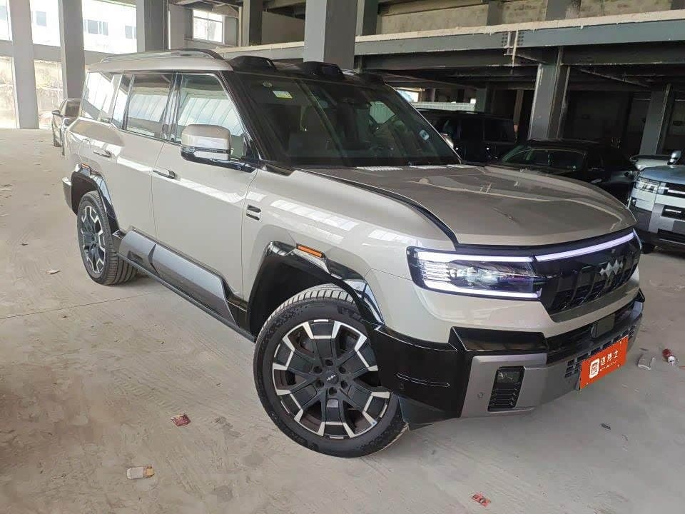 2024 Fang Cheng Bao Leopard 8 Champagne, 8,500 km, China export – photo 2
