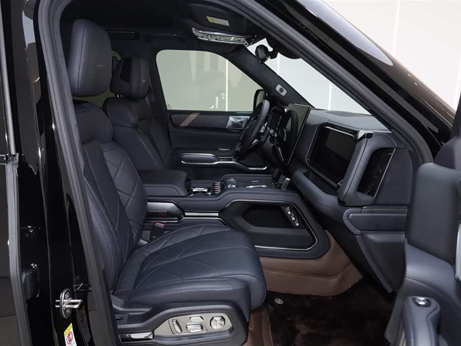 2024 Fang Cheng Bao Leopard 8 Black, 31,000 km, China export – photo 13