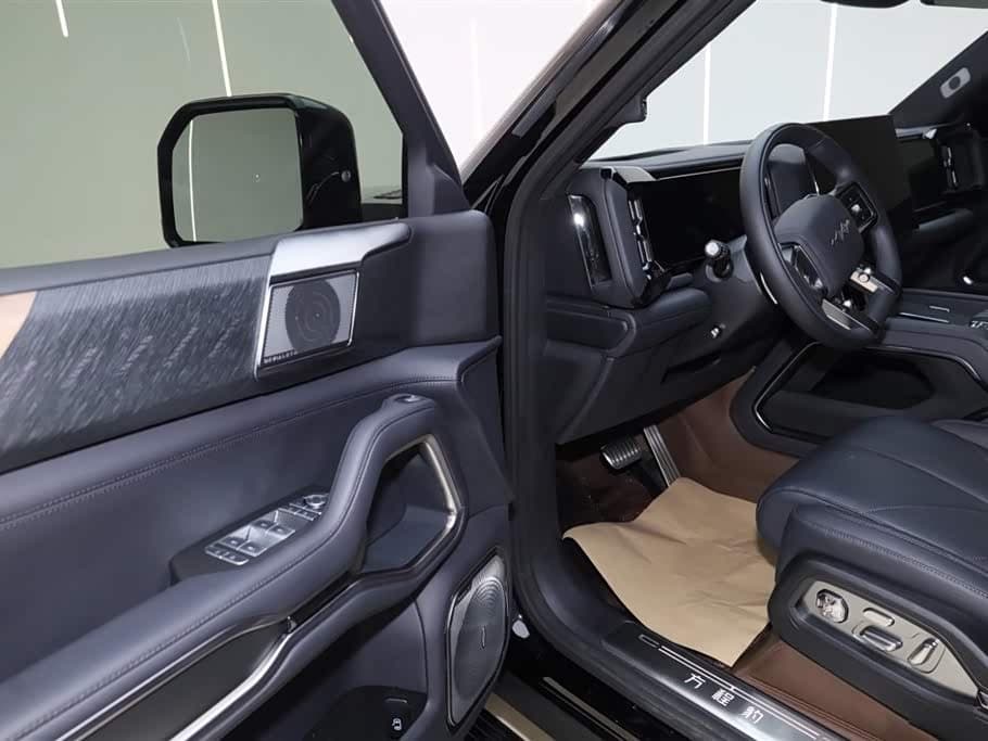 2024 Fang Cheng Bao Leopard 8 Black, 31,000 km, China export – photo 17