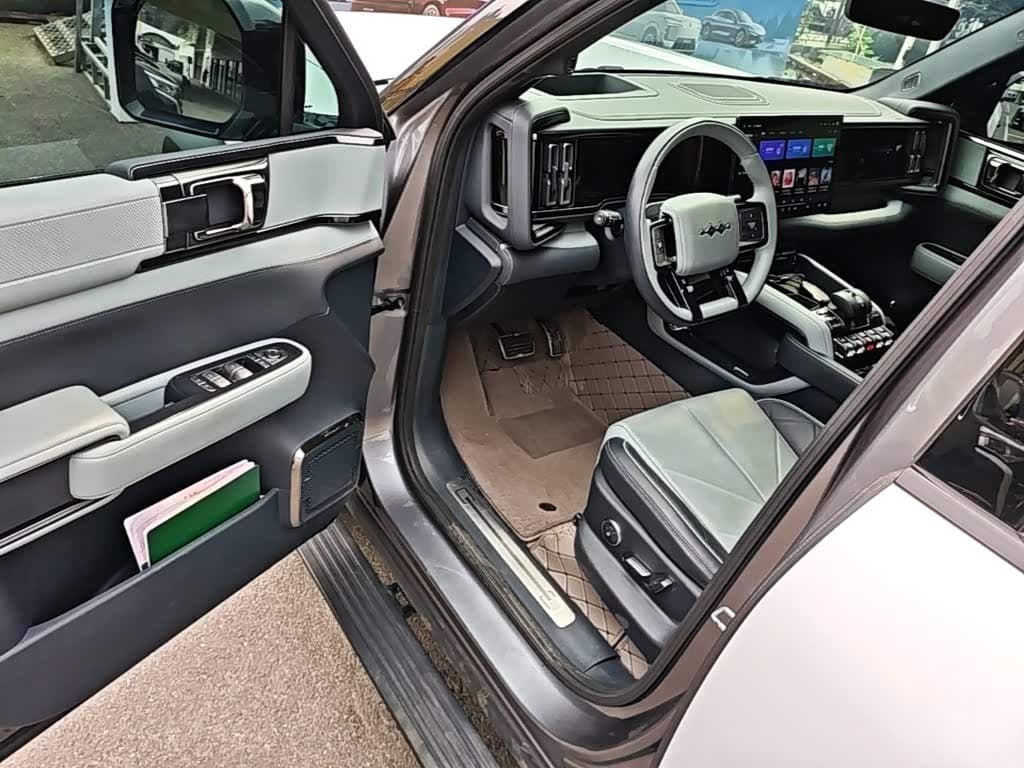 2023 Fang Cheng Bao Leopard 5 White, 72,800 km, China export – photo 16