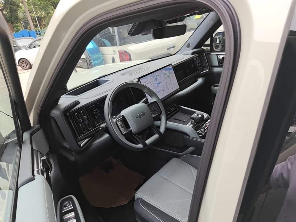 2025 Fang Cheng Bao Leopard 5 Green, 10,000 km, China export – photo 16