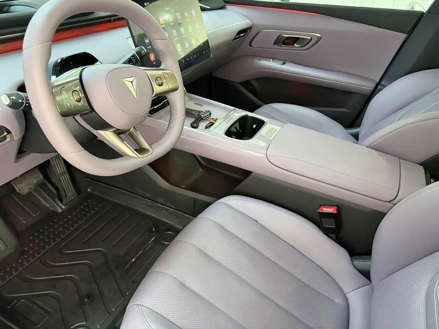 2025 Deepal DeepBlue L06 Gris Argenté, 8,000 km, China export – photo 4