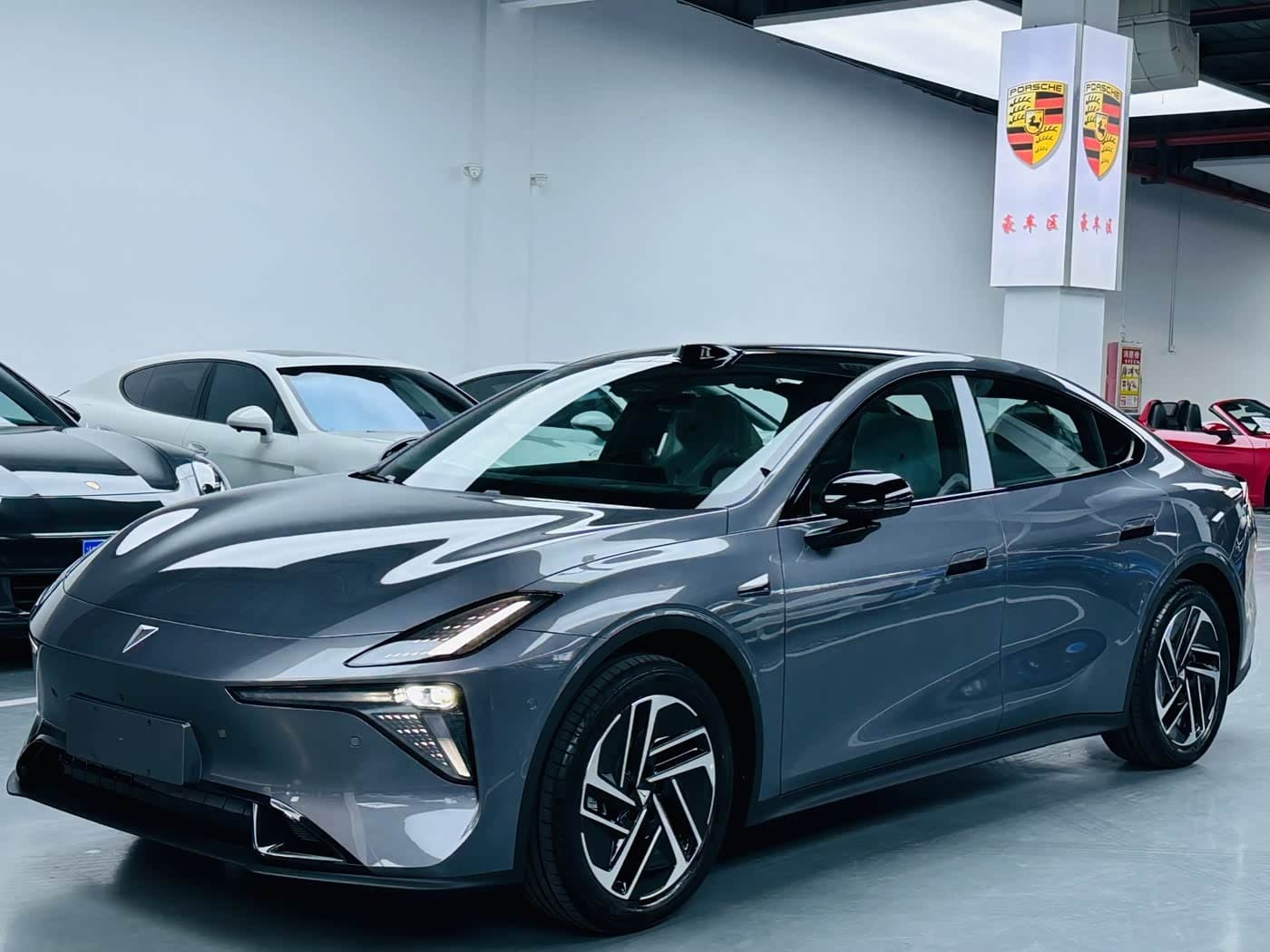 2025 Deepal DeepBlue L06 رمادي فضي, 100 km, China export – photo 1