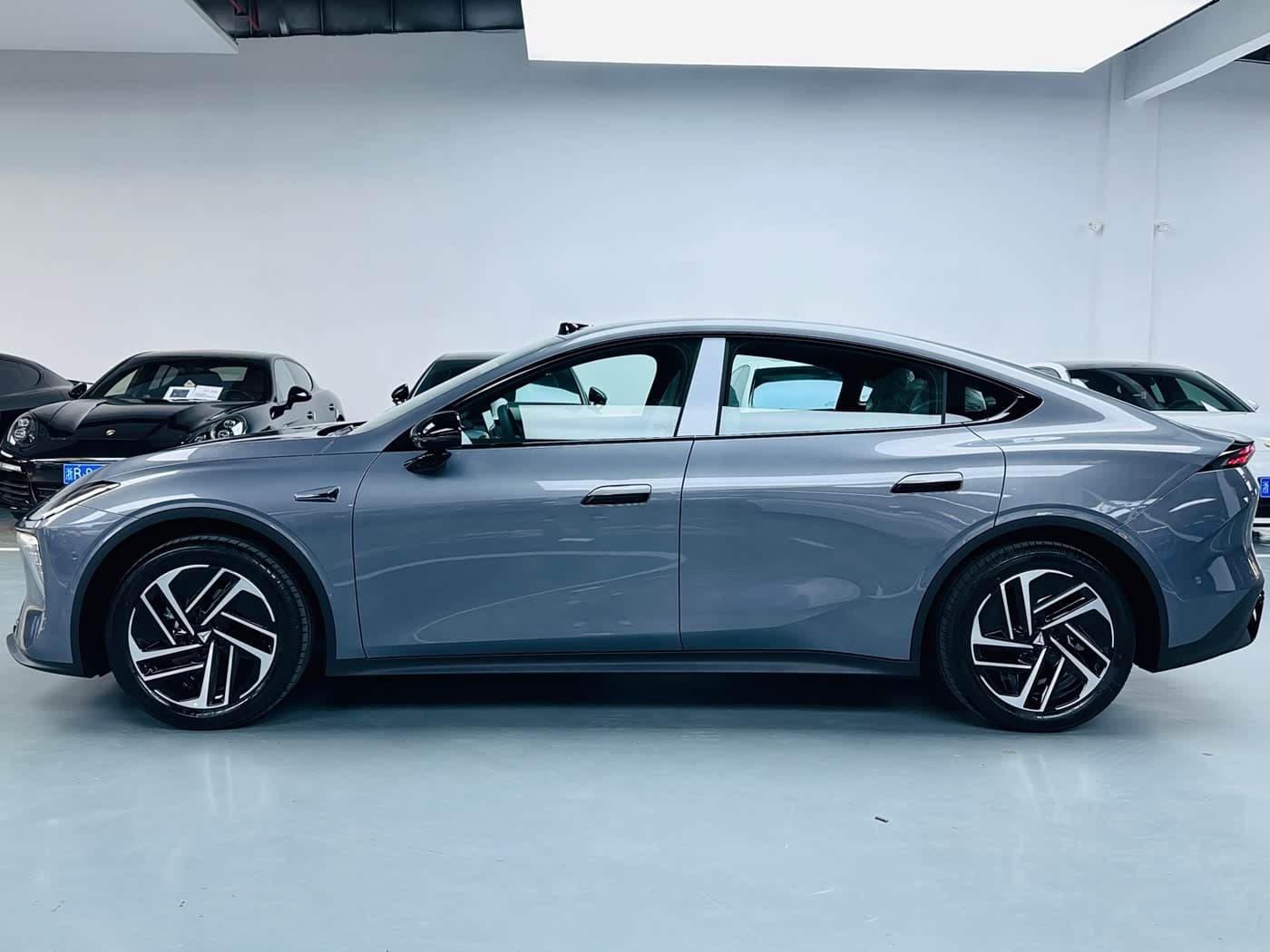 2025 Deepal DeepBlue L06 رمادي فضي, 100 km, China export – photo 12