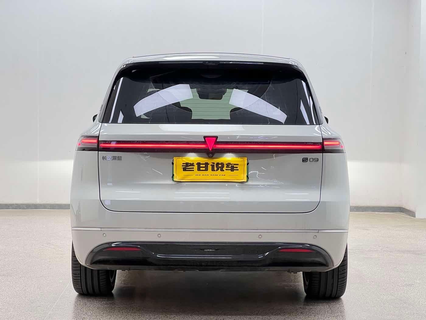 2025 Deepal Deep Blue S09 Silbergrau, 14,000 km, China export – photo 6
