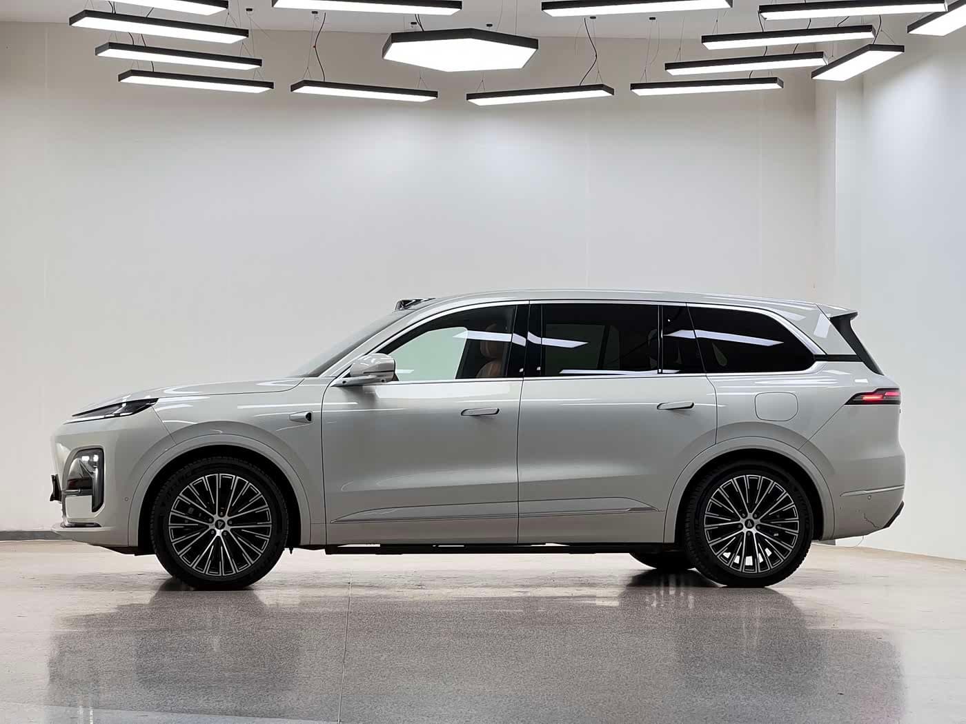 2025 Deepal Deep Blue S09 Silbergrau, 14,000 km, China export – photo 4