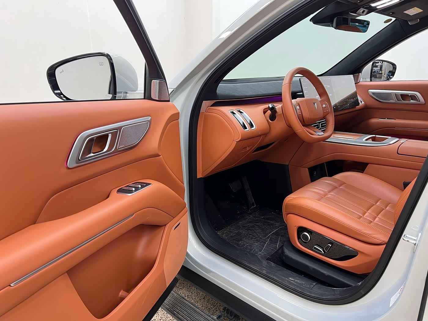 2025 Deepal Deep Blue S09 Silbergrau, 14,000 km, China export – photo 13