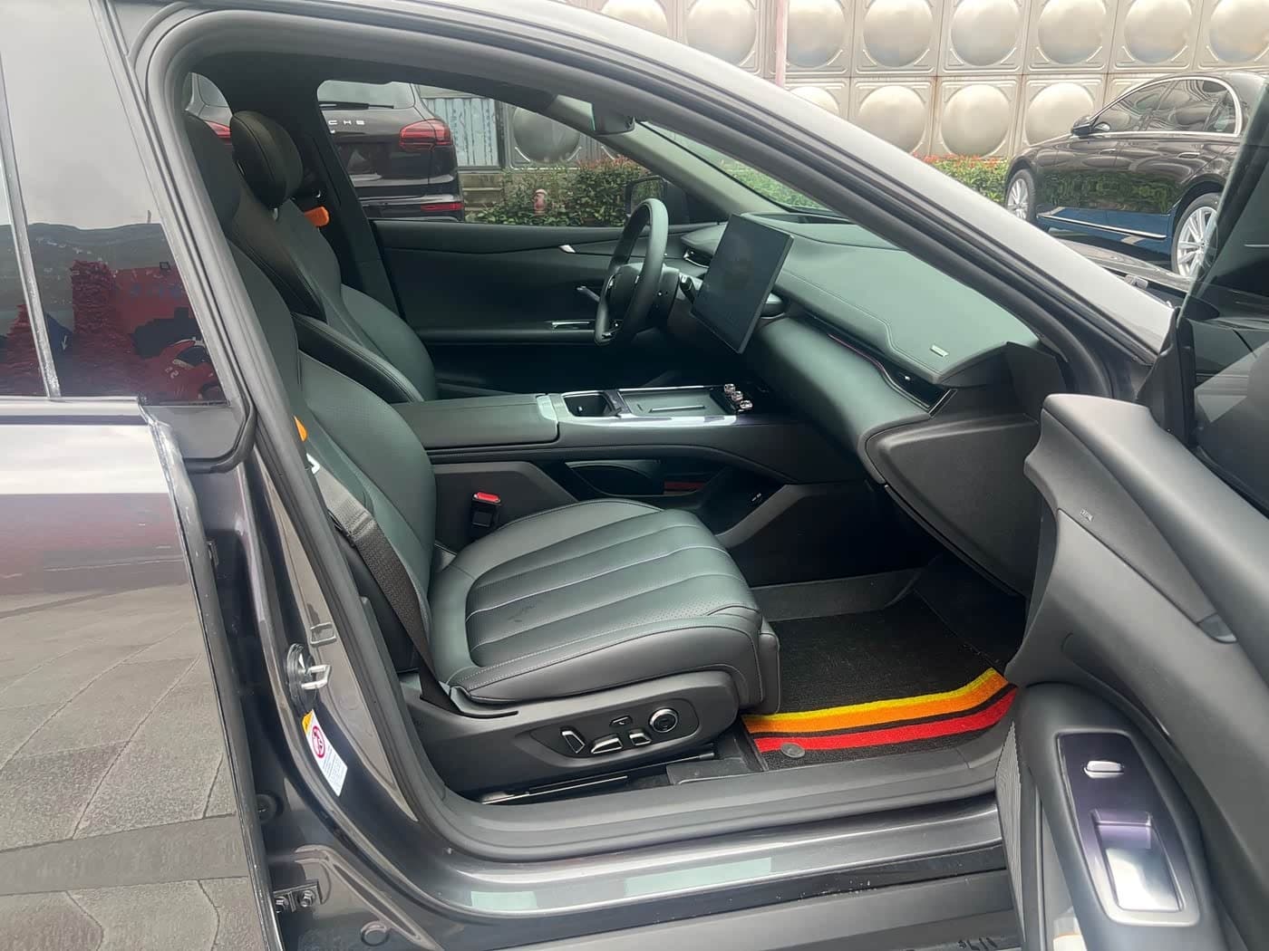 2024 Deepal Shenlan L07 Silbergrau, 13,000 km, China export – photo 11