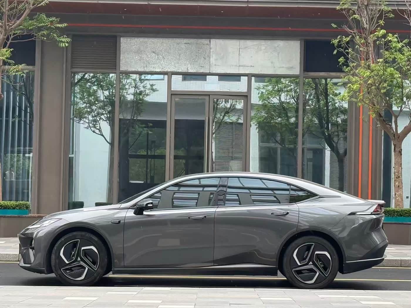 2025 Deepal Shenlan L07 رمادي فضي, 27,000 km, China export – photo 11