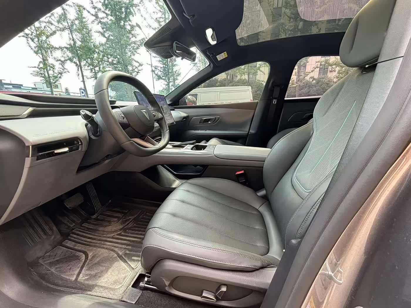2025 Deepal DeepBlue L06 Gris Argenté, 5,000 km, China export – photo 9