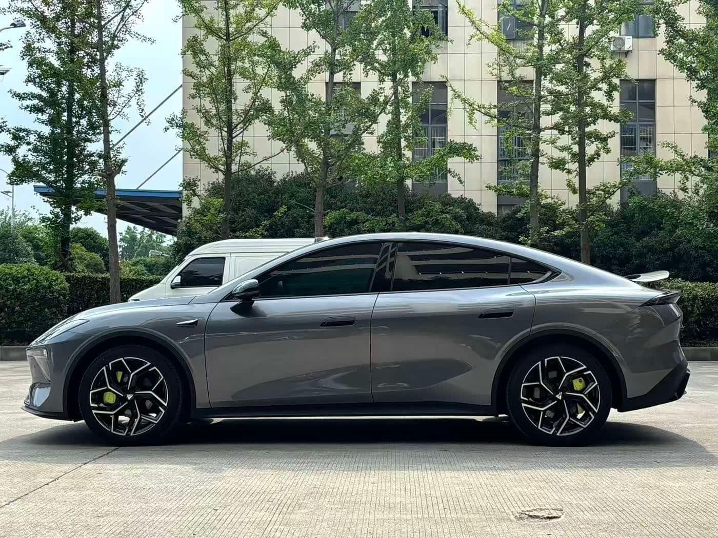 2025 Deepal DeepBlue L06 Gris Argenté, 5,000 km, China export – photo 6