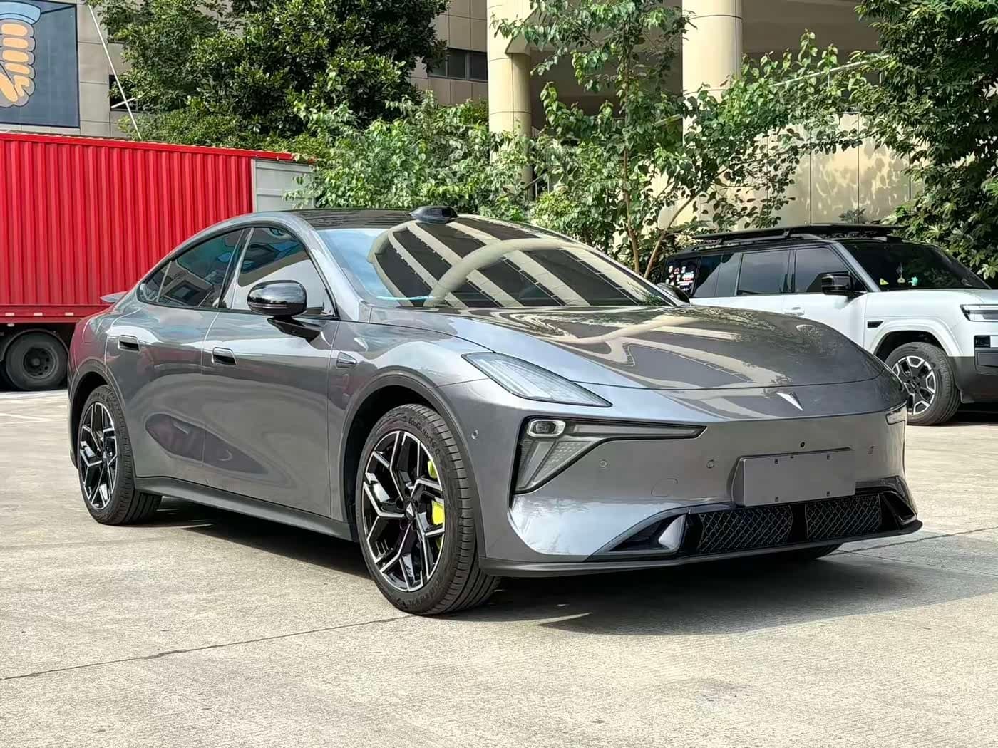 2025 Deepal DeepBlue L06 Gris Argenté, 5,000 km, China export – photo 3