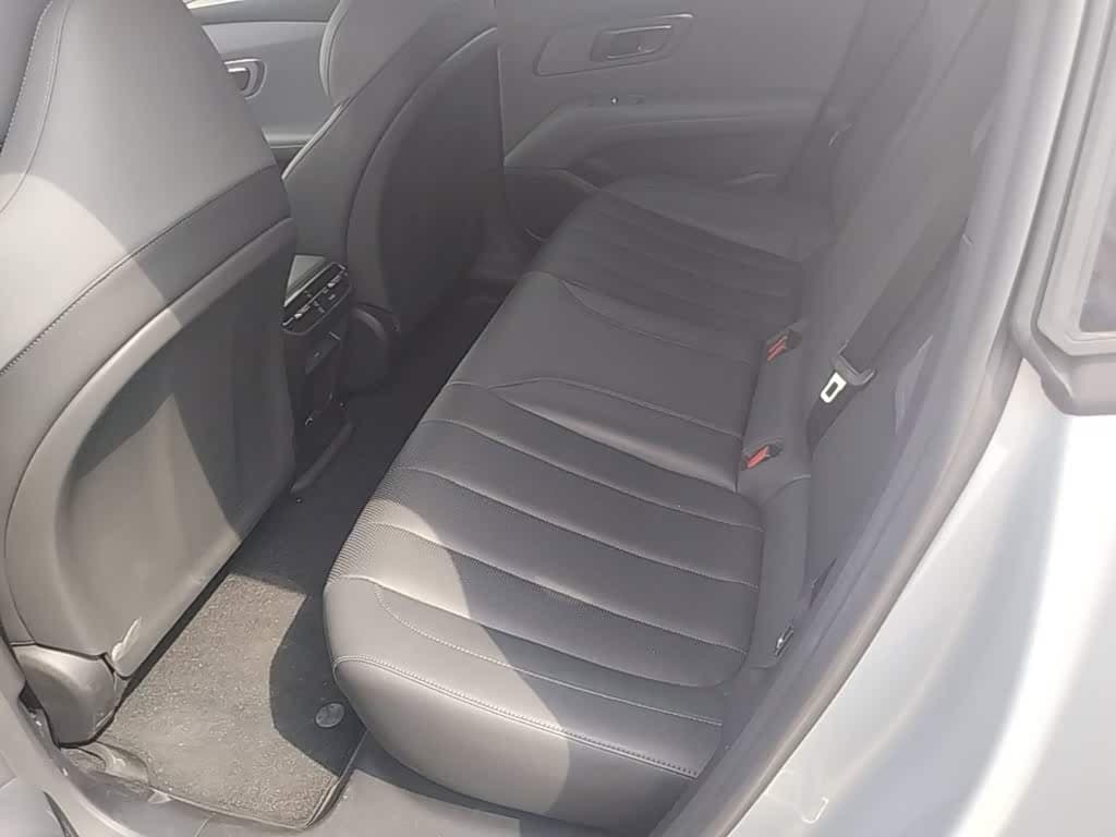 2025 Deepal DeepBlue L06 رمادي فضي, 11,100 km, China export – photo 17