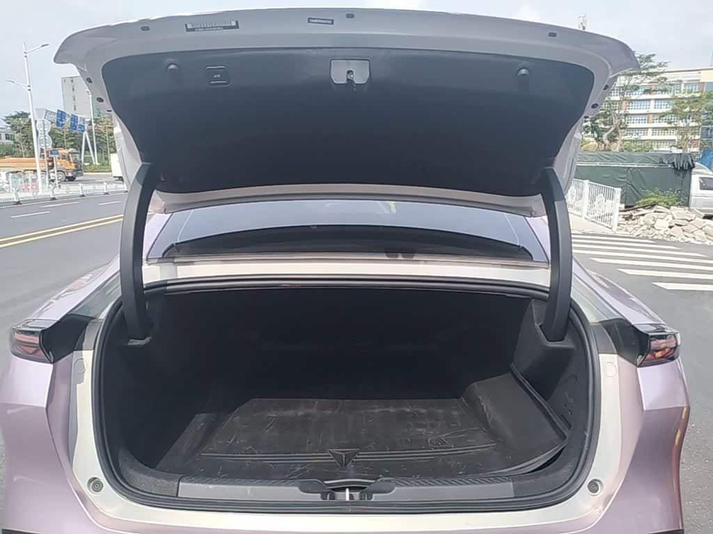 2025 Deepal DeepBlue L06 رمادي فضي, 11,100 km, China export – photo 19