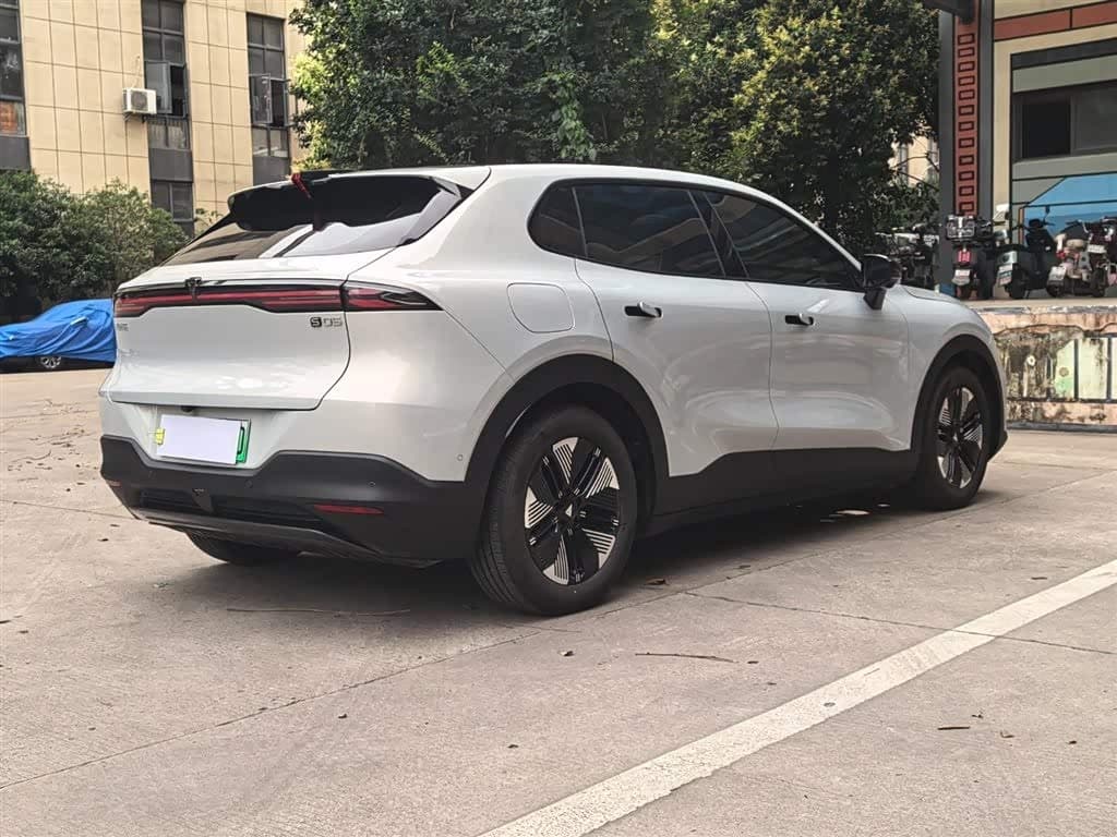 2024 Deepal Shenlan S05 Silbergrau, 13,000 km, China export – photo 18
