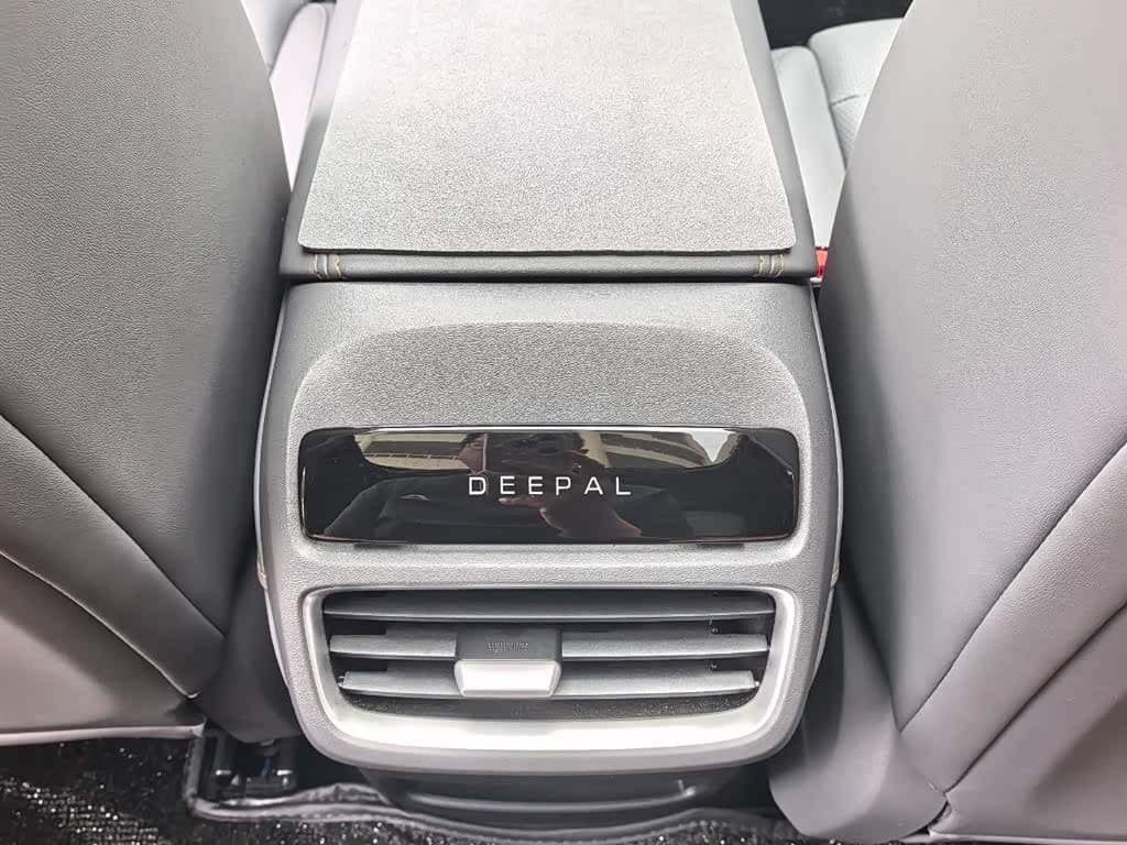 2024 Deepal Shenlan S05 Silbergrau, 13,000 km, China export – photo 11