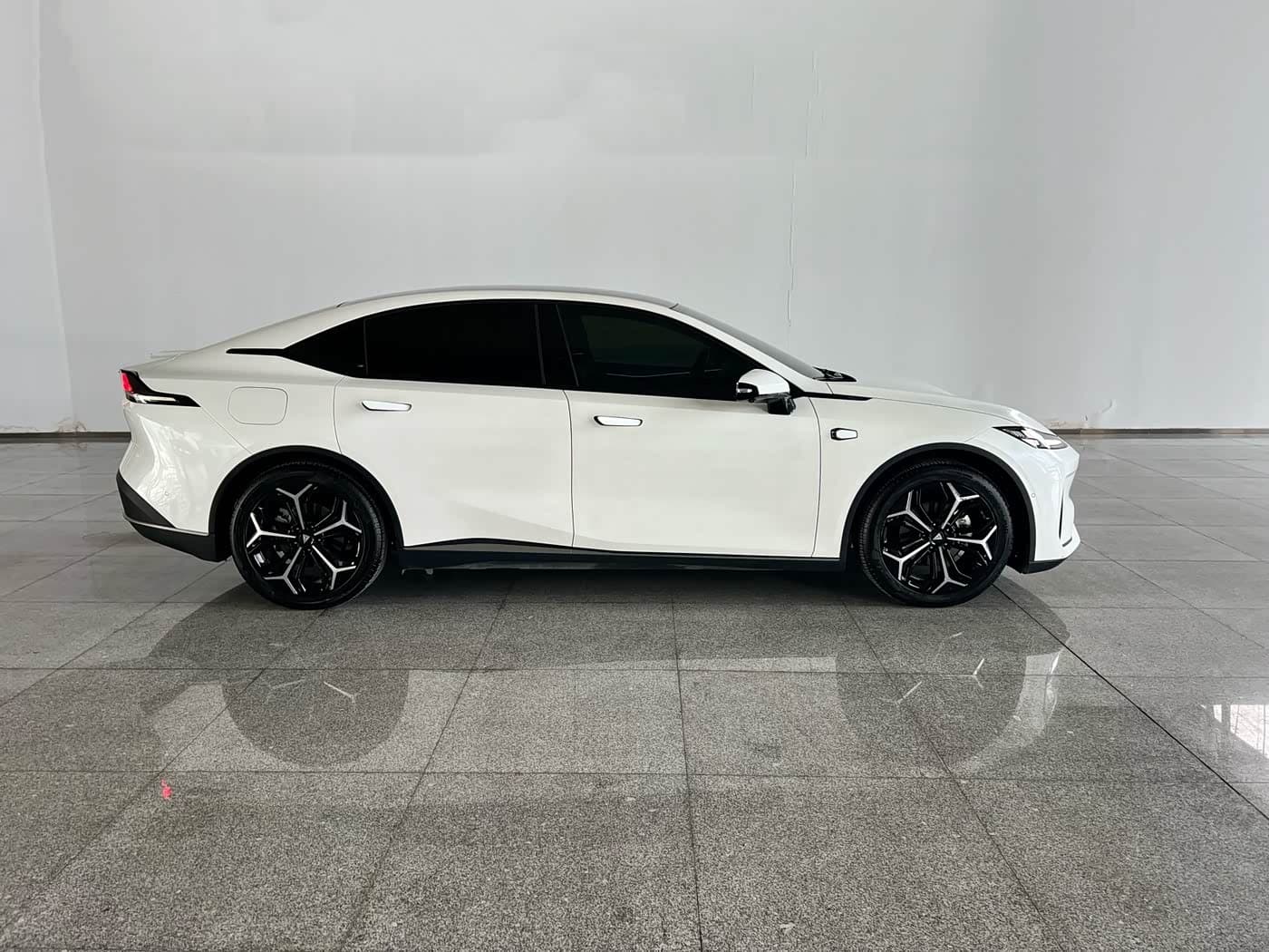 2025 Deepal Shenlan L07 White, 10,000 km, China export – photo 3