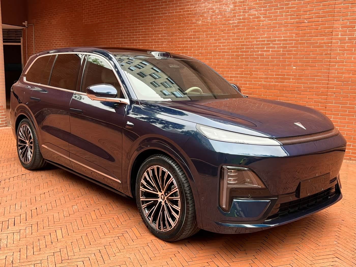 2025 Deepal Deep Blue S09 Silbergrau, 11,500 km, China export – photo 3