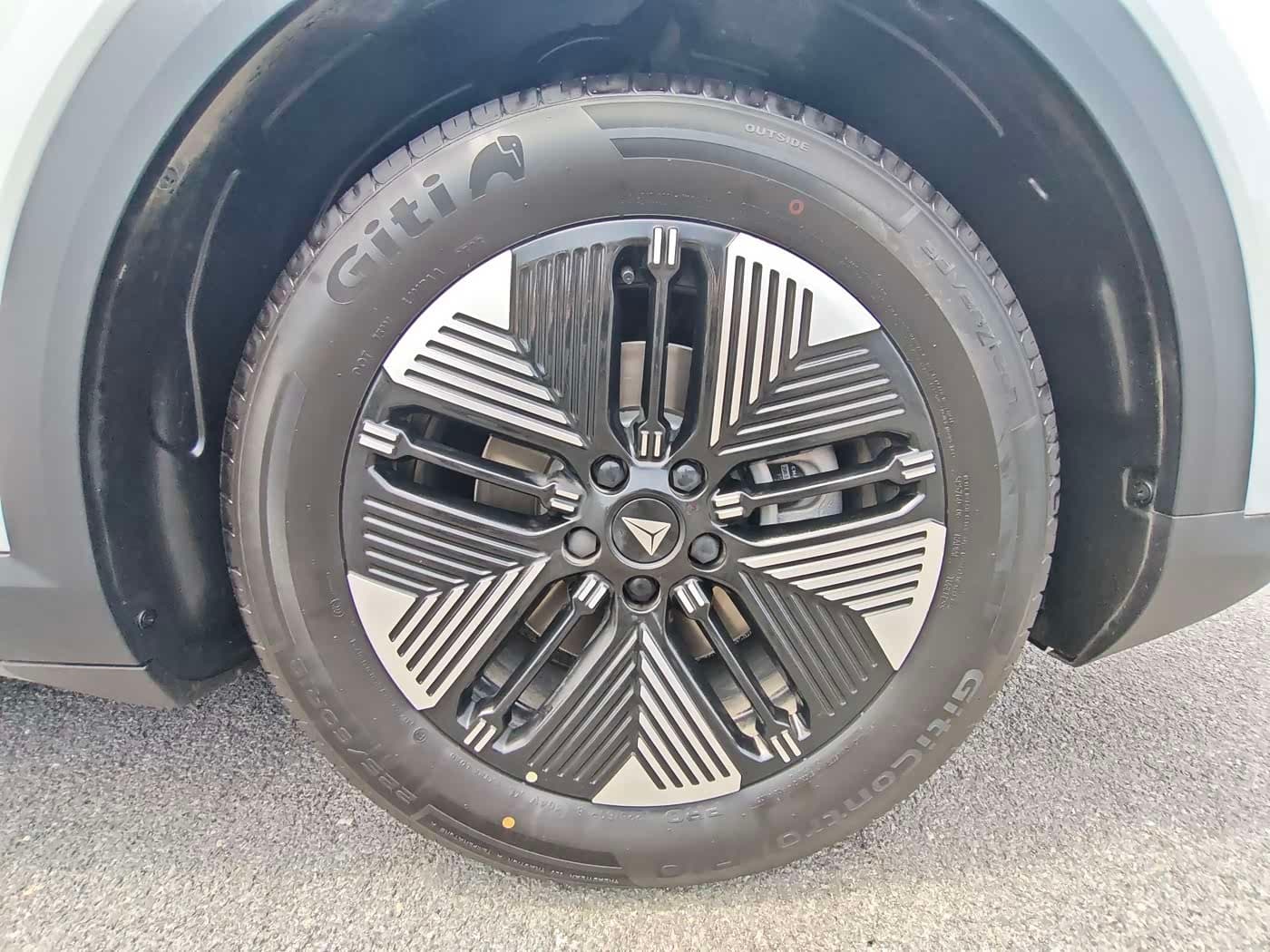 2025 Deepal Shenlan S05 Gris Argenté, 3,000 km, China export – photo 15