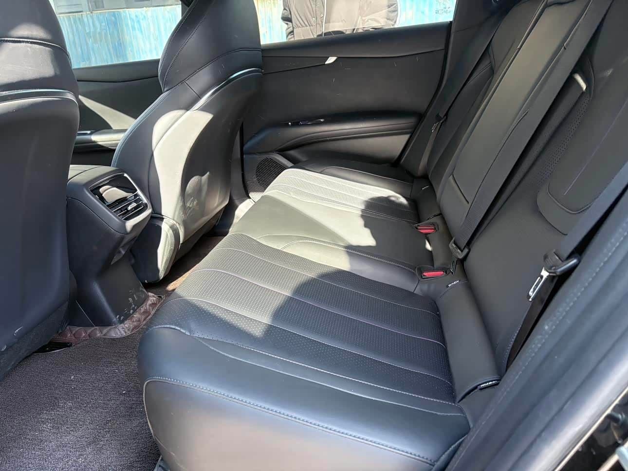 2025 Deepal Shenlan L07 Black, 15,000 km, China export – photo 8