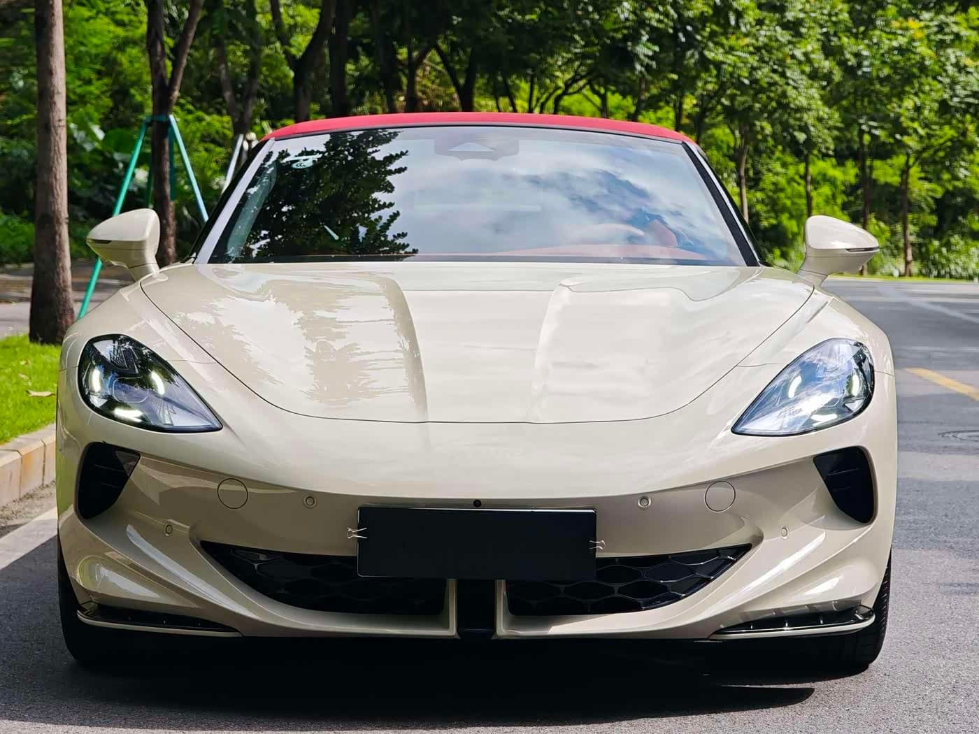 2024 MG Cyberster Yellow, 15,000 km, China export – photo 6