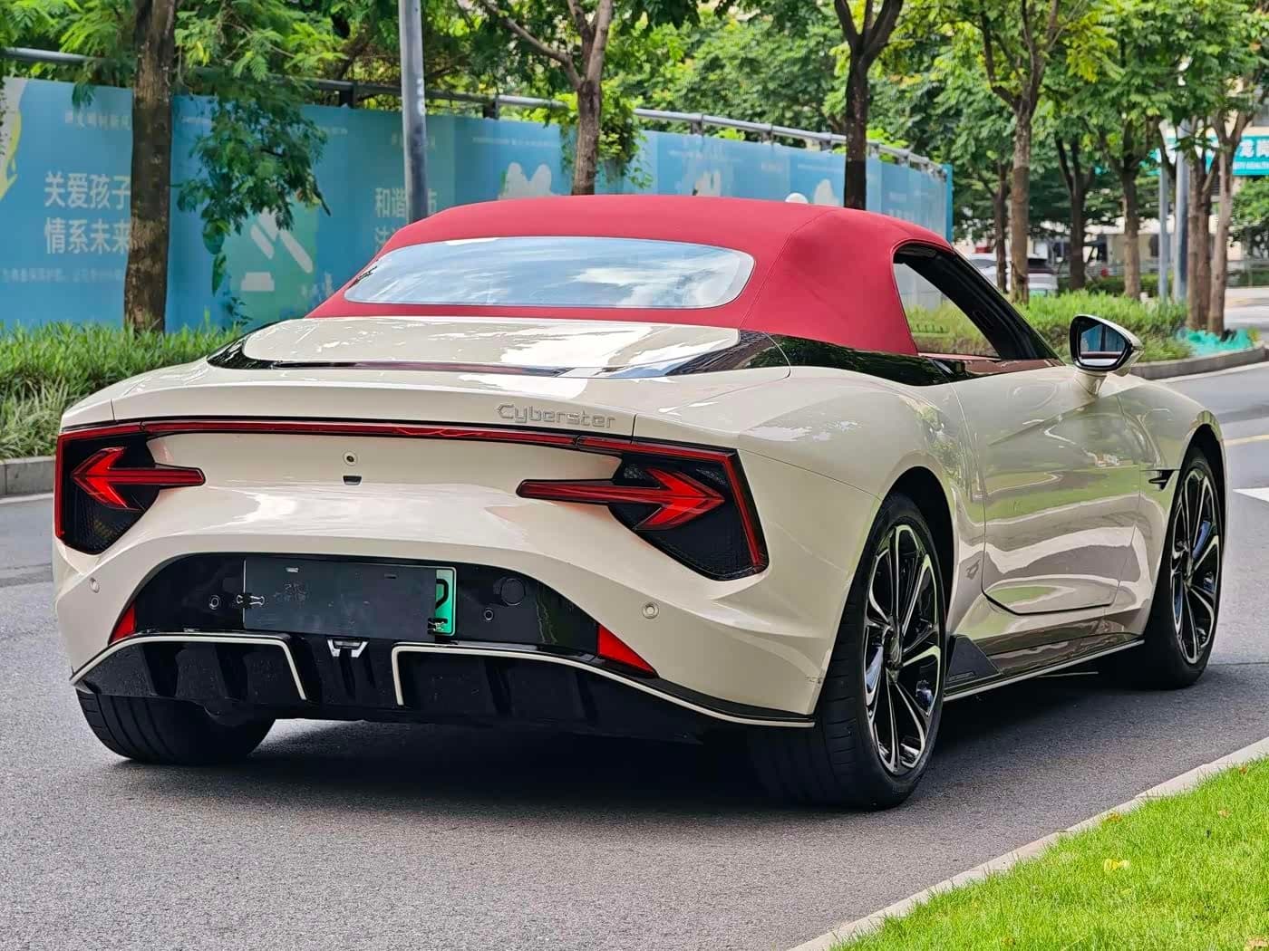 2024 MG Cyberster Yellow, 15,000 km, China export – photo 12