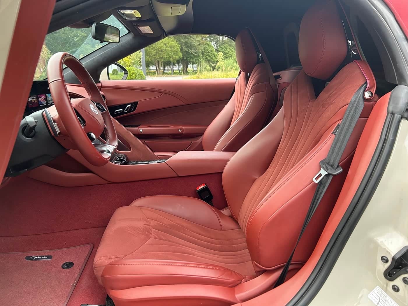 2024 MG Cyberster White, 12,000 km, China export – photo 8