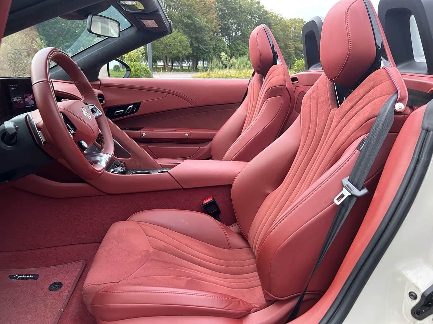 2024 MG Cyberster White, 12,000 km, China export – photo 12