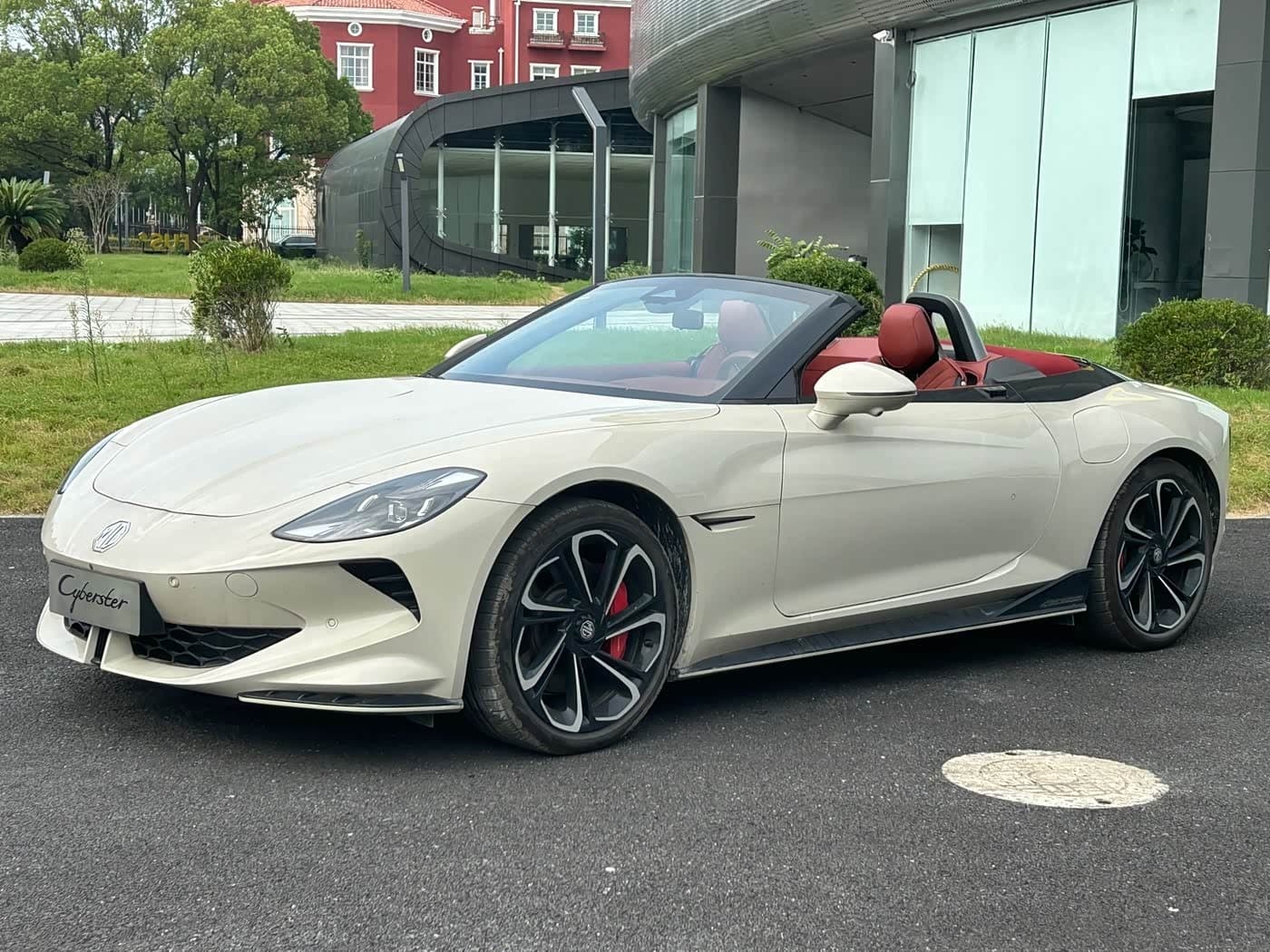 2024 MG Cyberster White, 12,000 km, China export – photo 14