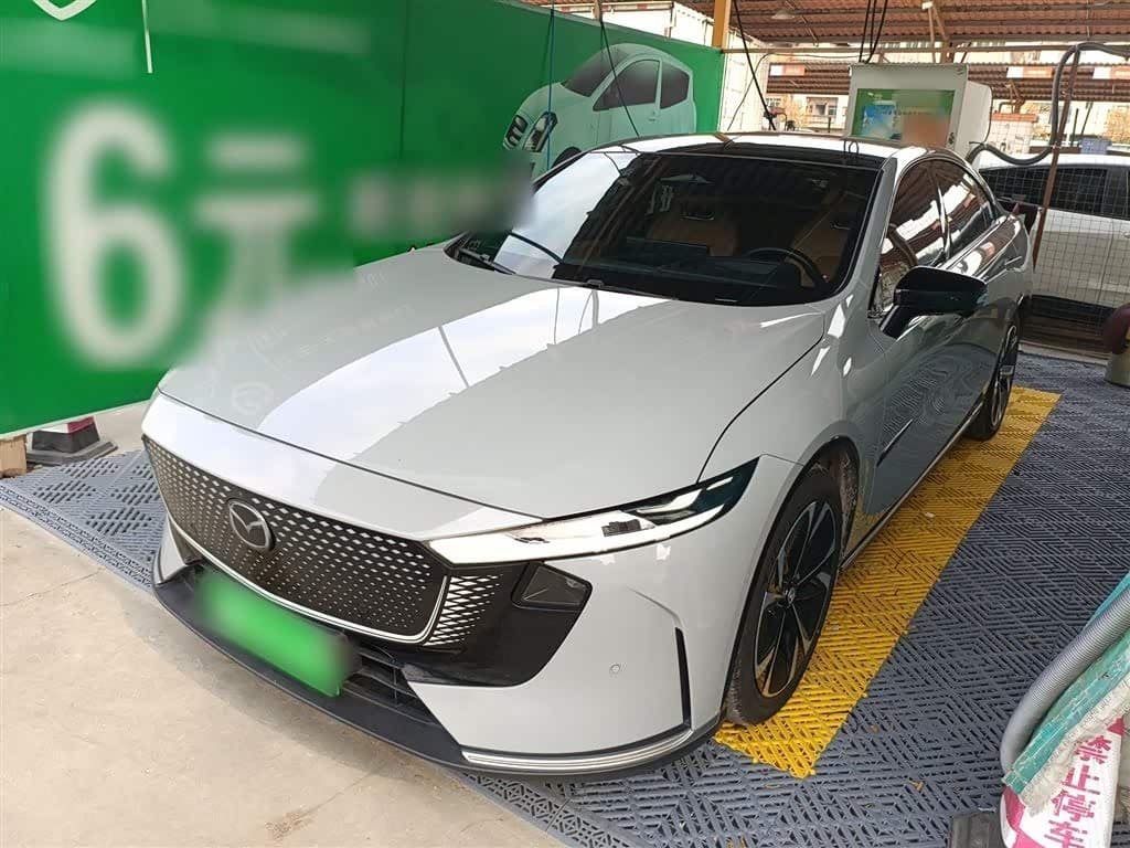 2024 Mazda EZ-6 Silbergrau, 11,800 km, China export – photo 1