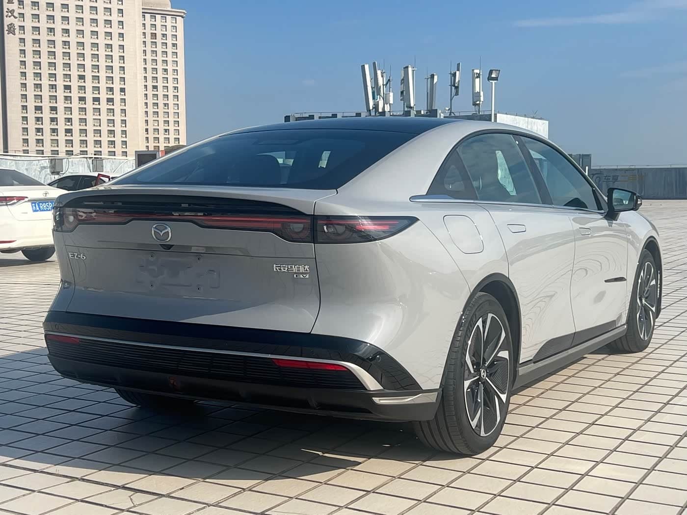 2024 Mazda EZ-6 رمادي فضي, 25,000 km, China export – photo 6