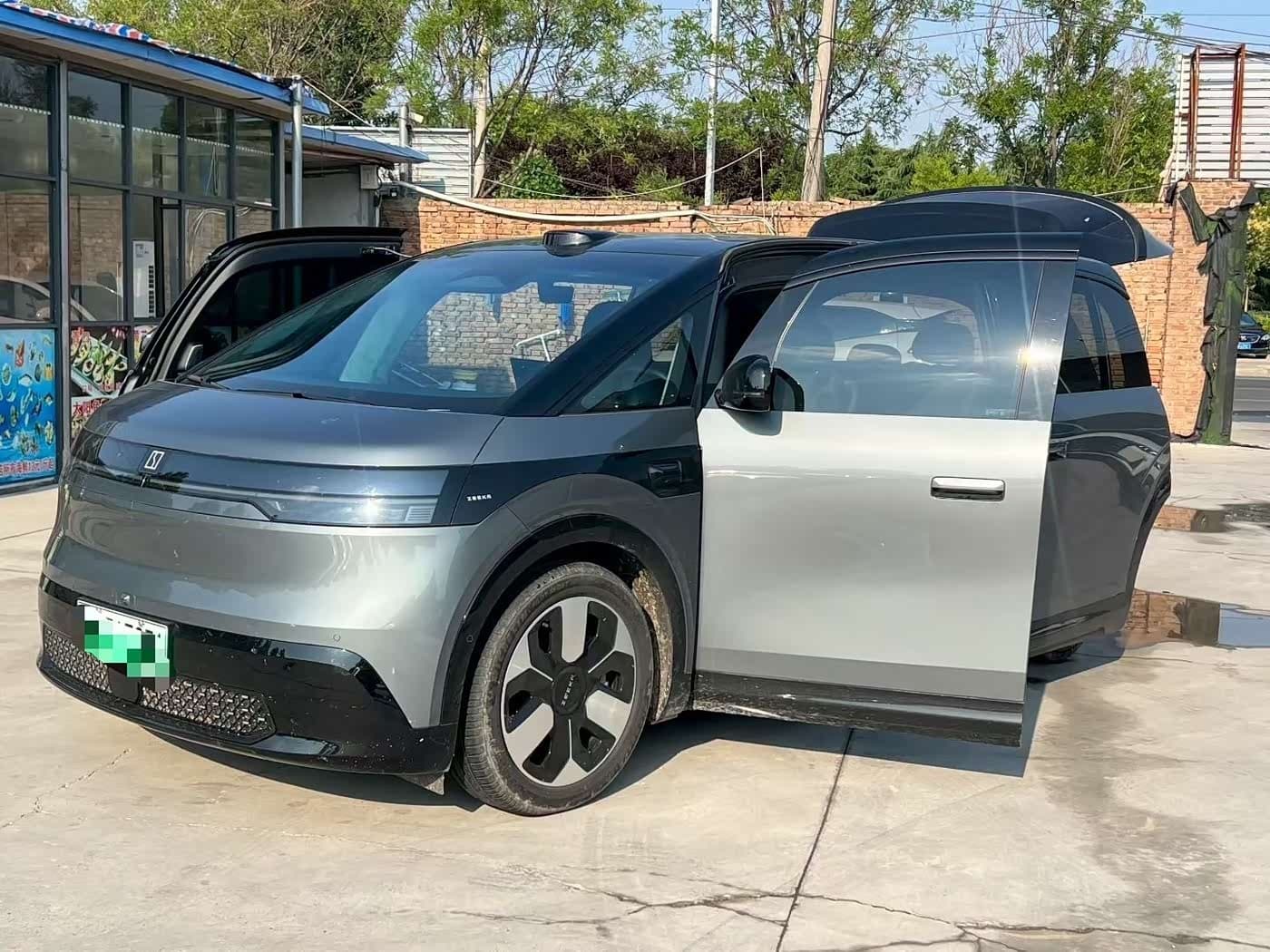 2024 Zeekr MIX Zilvergrijs, 25,000 km, China export – photo 1