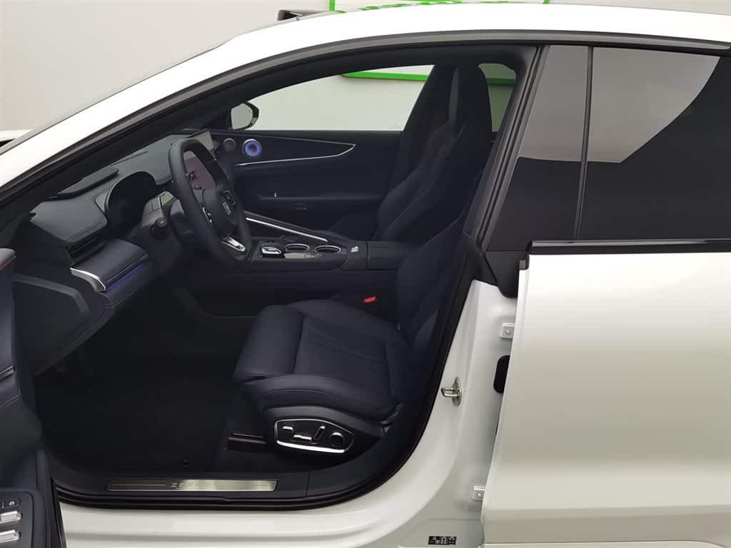 2025 Zeekr 001 White, 4,700 km, China export – photo 10