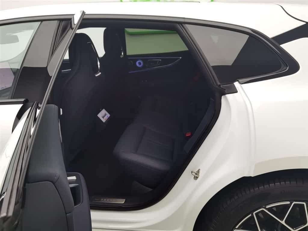 2025 Zeekr 001 White, 4,700 km, China export – photo 15