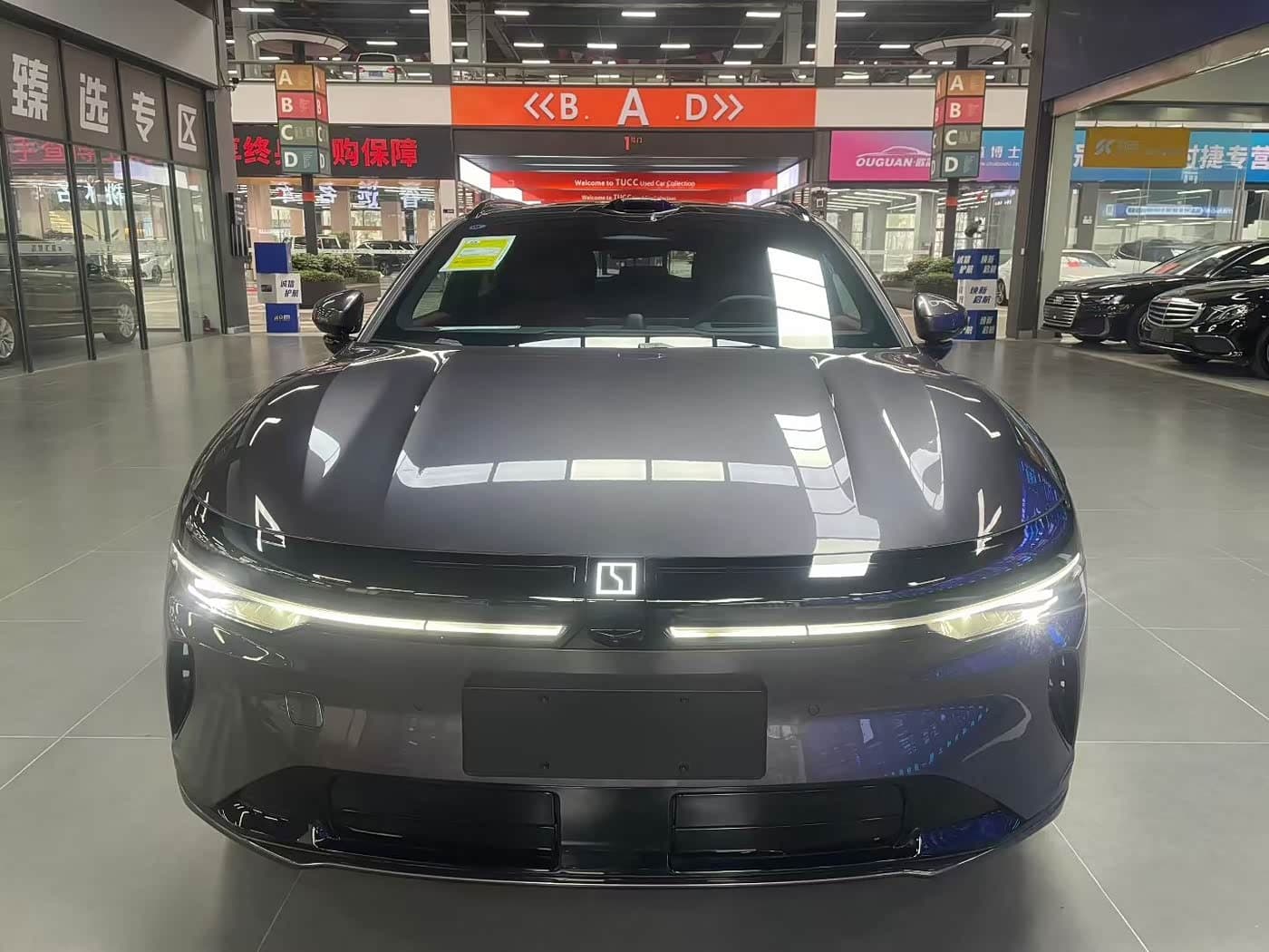 2025 Zeekr 007GT Red, 10,000 km, China export – photo 2