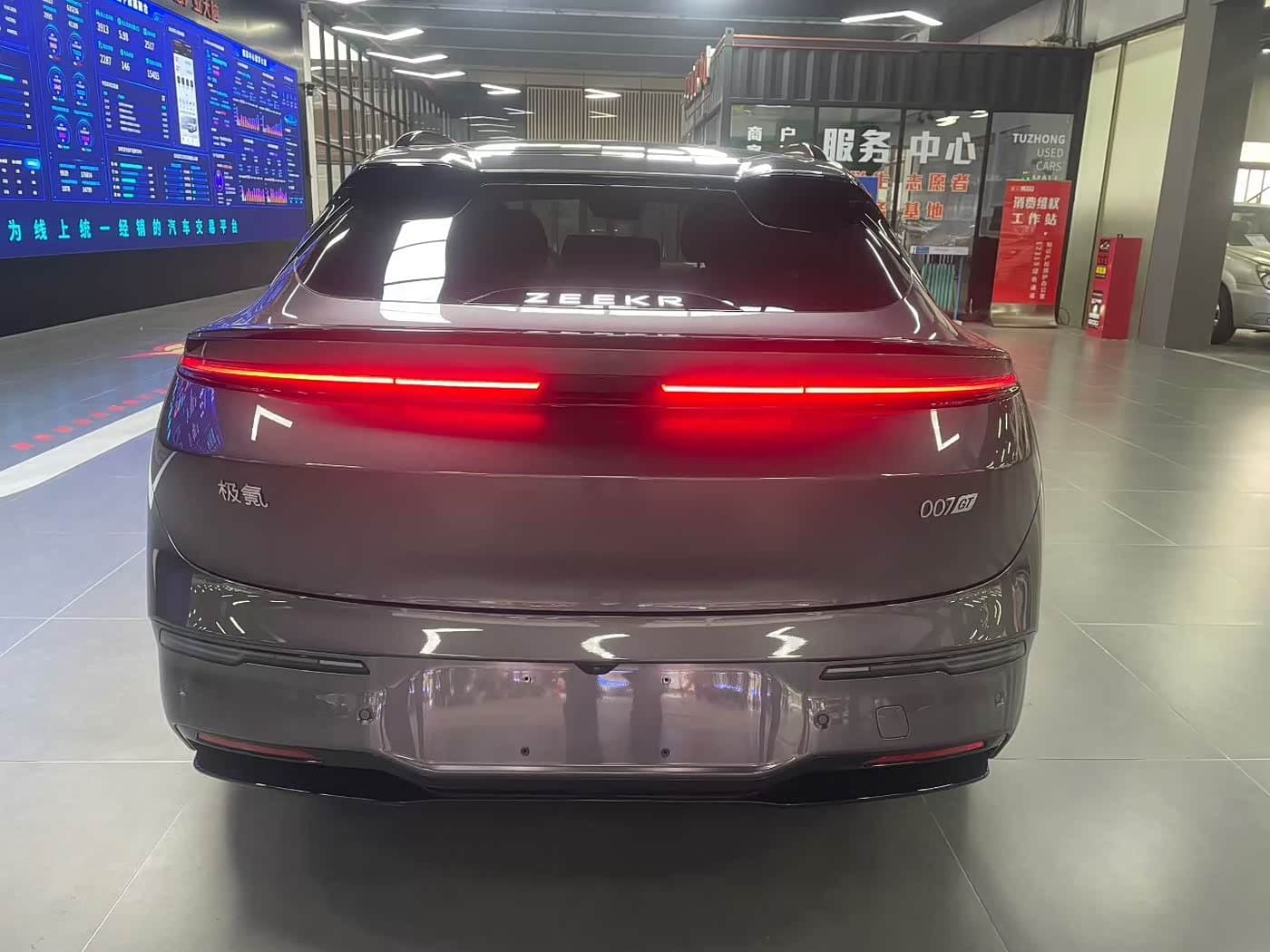 2025 Zeekr 007GT Red, 10,000 km, China export – photo 8