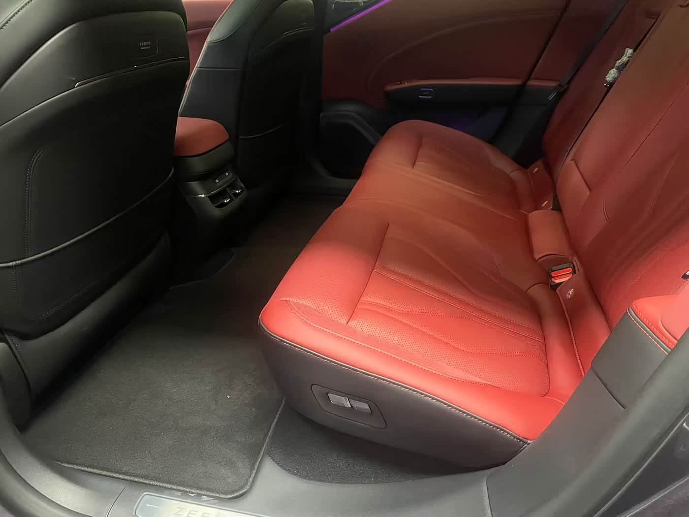 2025 Zeekr 007GT Red, 10,000 km, China export – photo 14