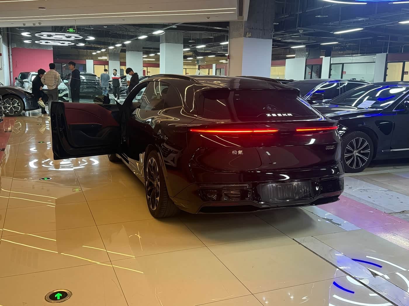 2025 Zeekr 007GT Black, 8,000 km, China export – photo 15