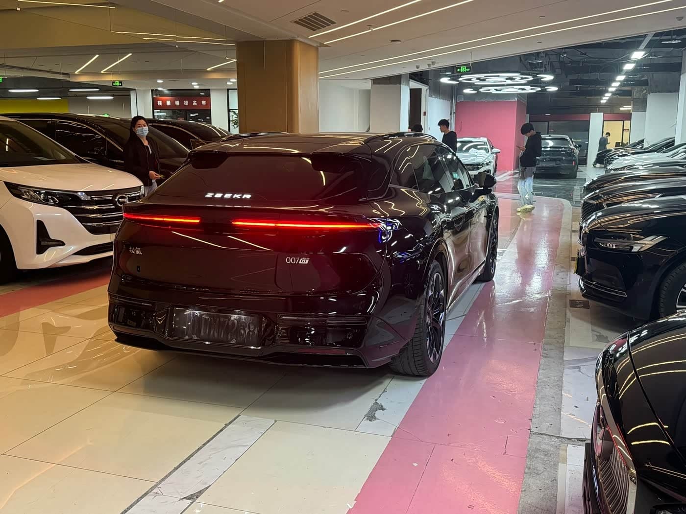 2025 Zeekr 007GT Black, 8,000 km, China export – photo 17