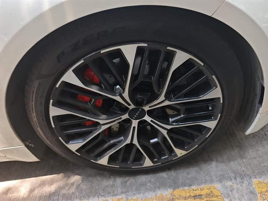 2025 Zeekr 001 White, 2,700 km, China export – photo 6