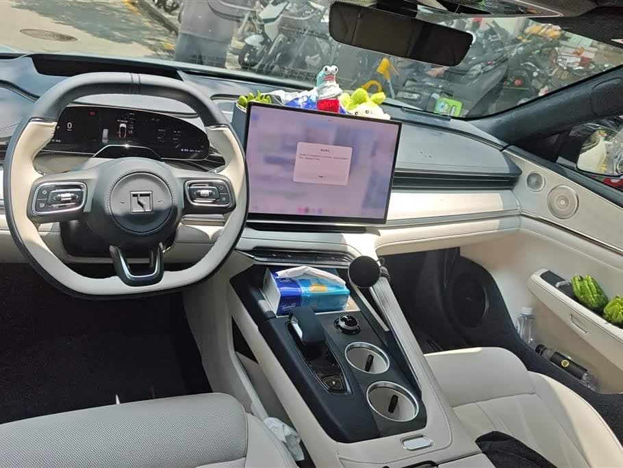 2025 Zeekr 001 White, 2,700 km, China export – photo 12