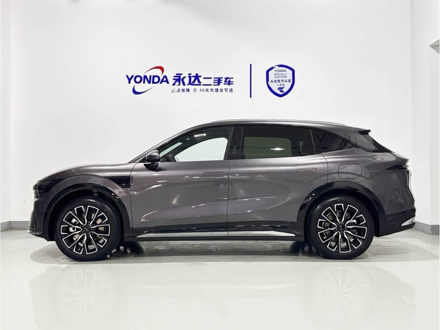 2025 Zeekr 7X Red, 300 km, China export – photo 2