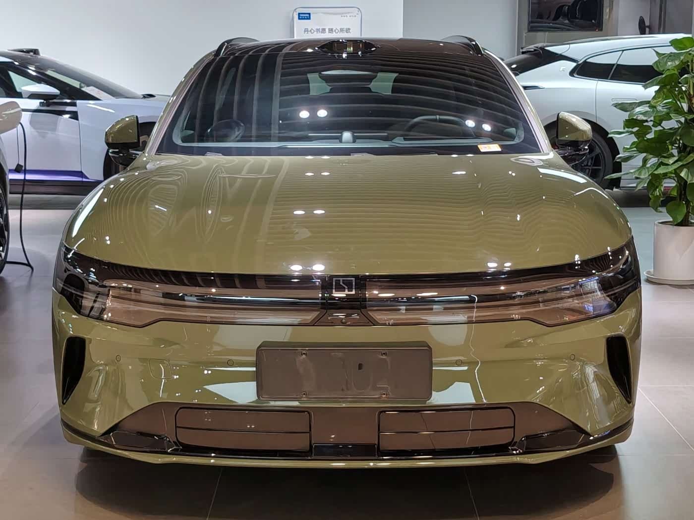 2025 Zeekr 007GT Green, 10,000 km, China export – photo 2