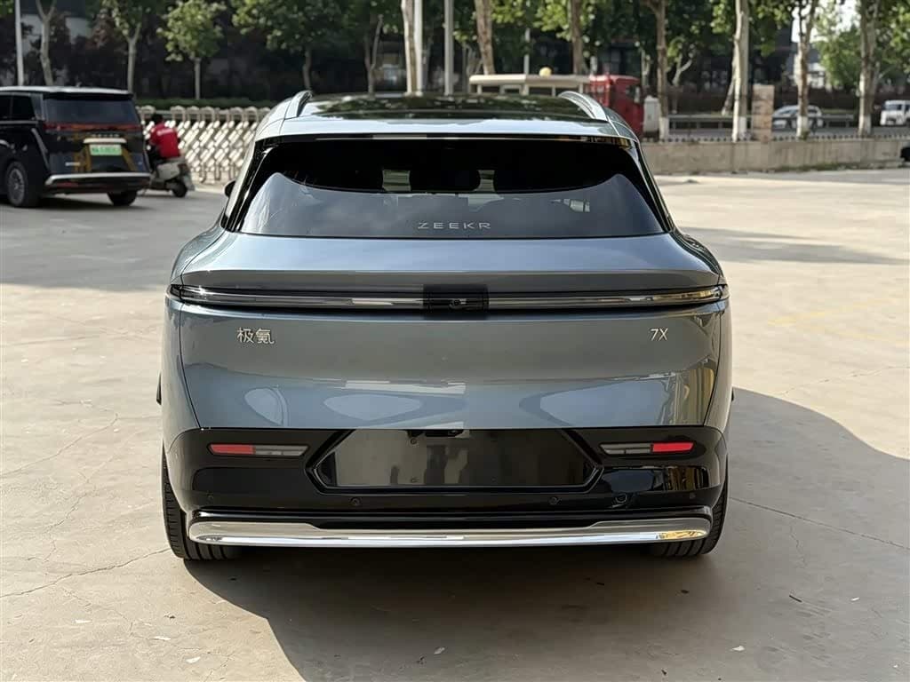 2024 Zeekr 7X Silbergrau, 20,000 km, China export – photo 7