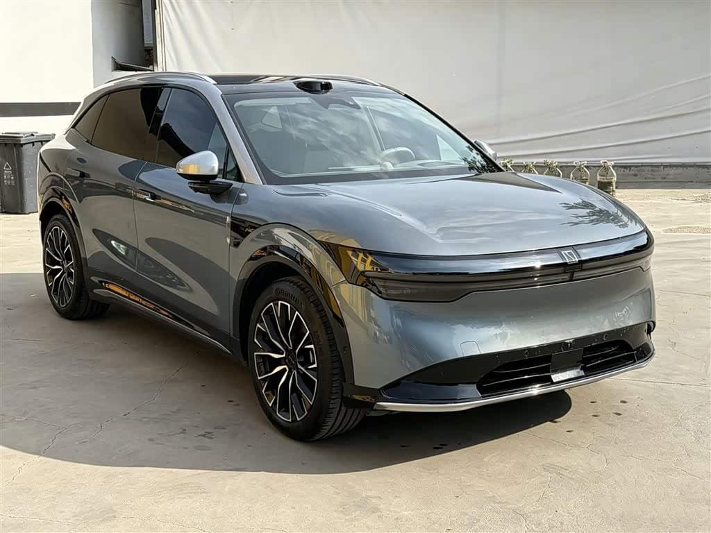2024 Zeekr 7X Silbergrau, 20,000 km, China export – photo 1