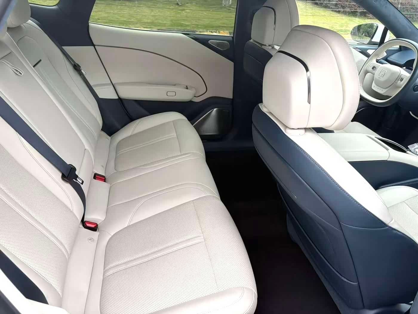 2024 Zeekr 007 White, 10,000 km, China export – photo 4