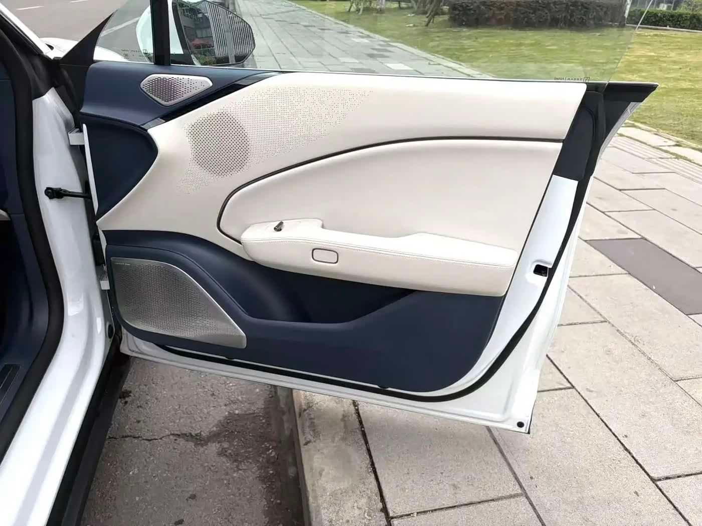 2024 Zeekr 007 White, 10,000 km, China export – photo 5